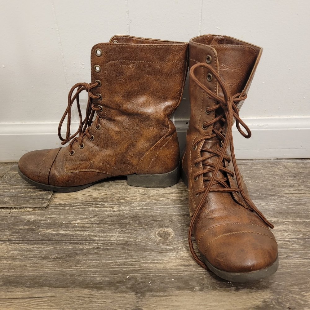 Brash tan combat boots